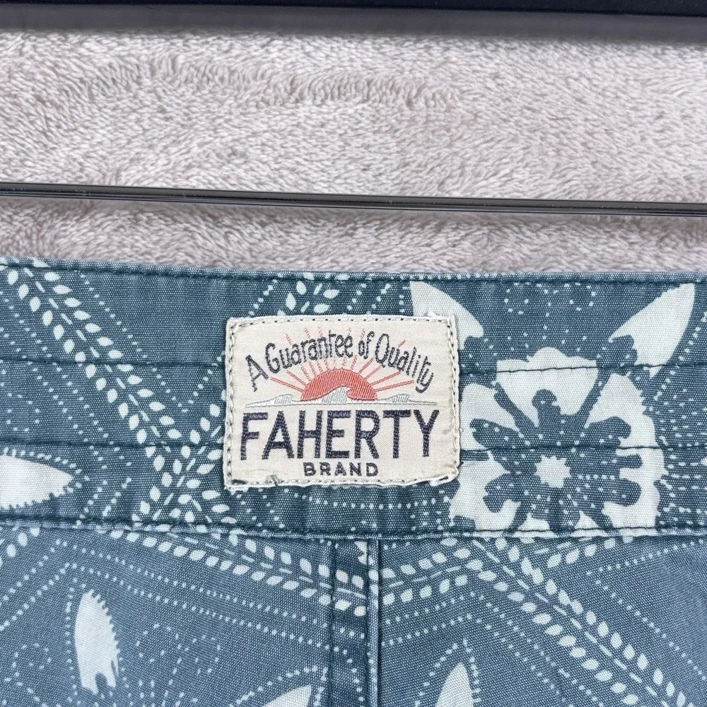 Faherty Classic Board Shorts Mens Size 34 Blue Floral‎ Geometric Swim Trunks